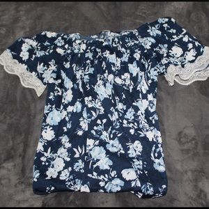 Off shoulder print shirt